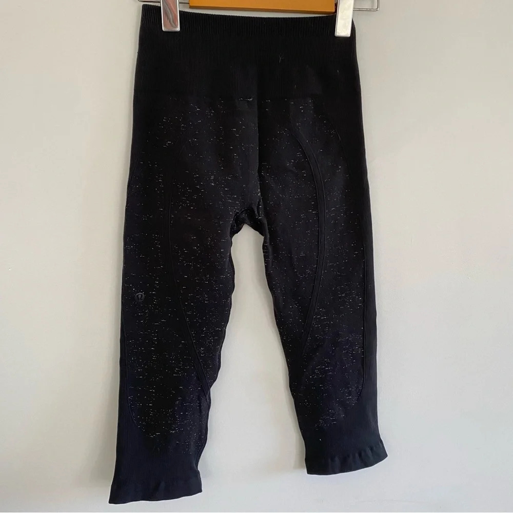 Lululemon Black Speckled Compression Tight Capris Size 6 - Picture 3 of 7